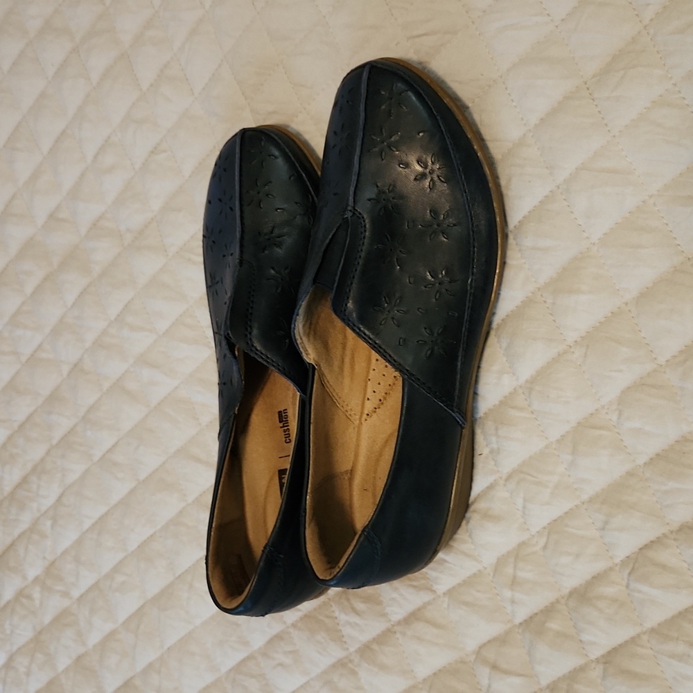 Clarks Women's Everlay Dairyn Blue Slip-On Loafer Size 6 1/2